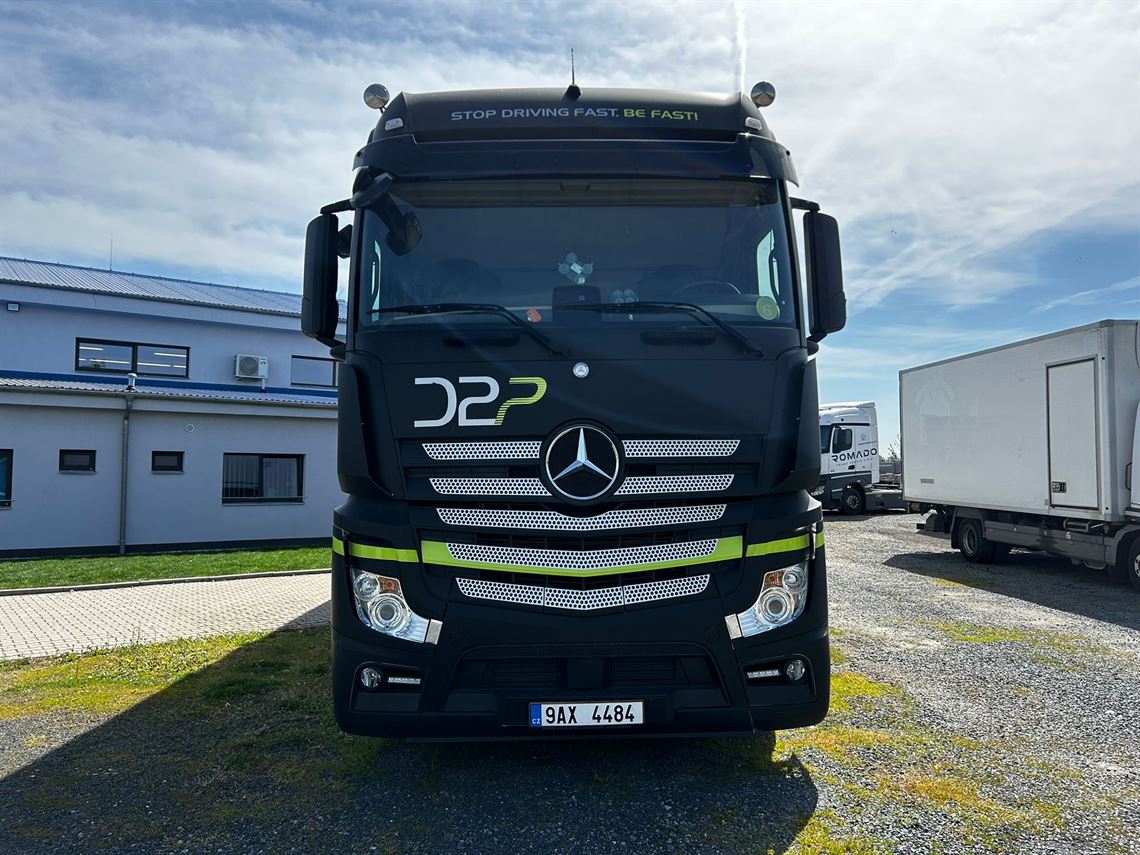 reduced-mb-actros-1848ls-racetrailer-luxury-o