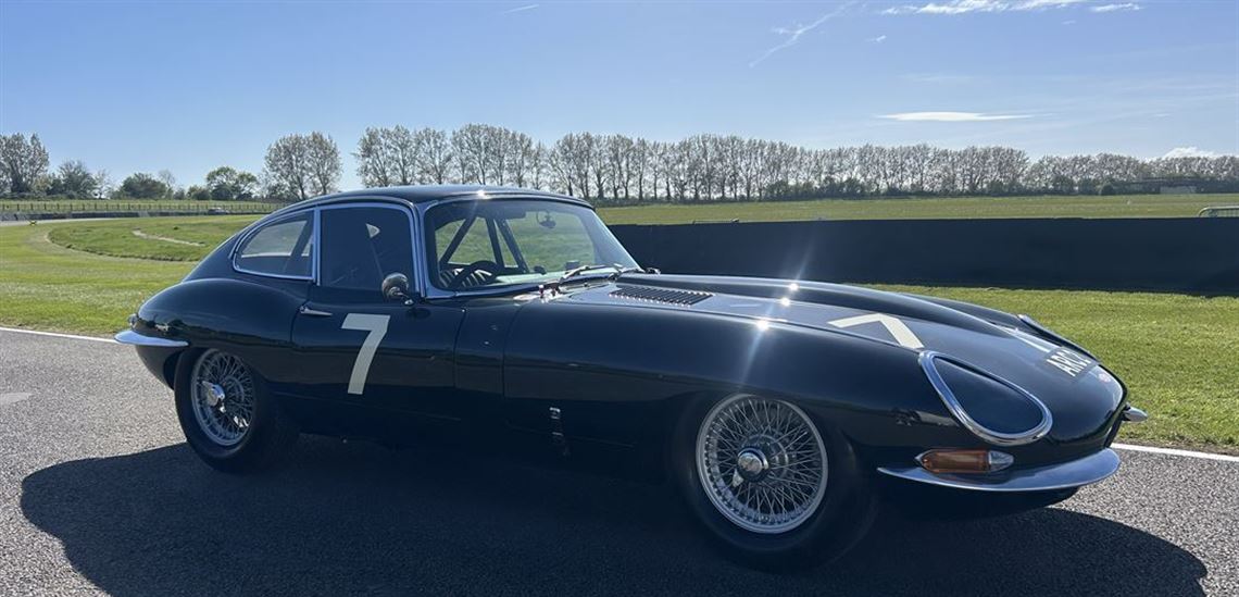 jaguar-e-type-1961-fhc-flat-floor