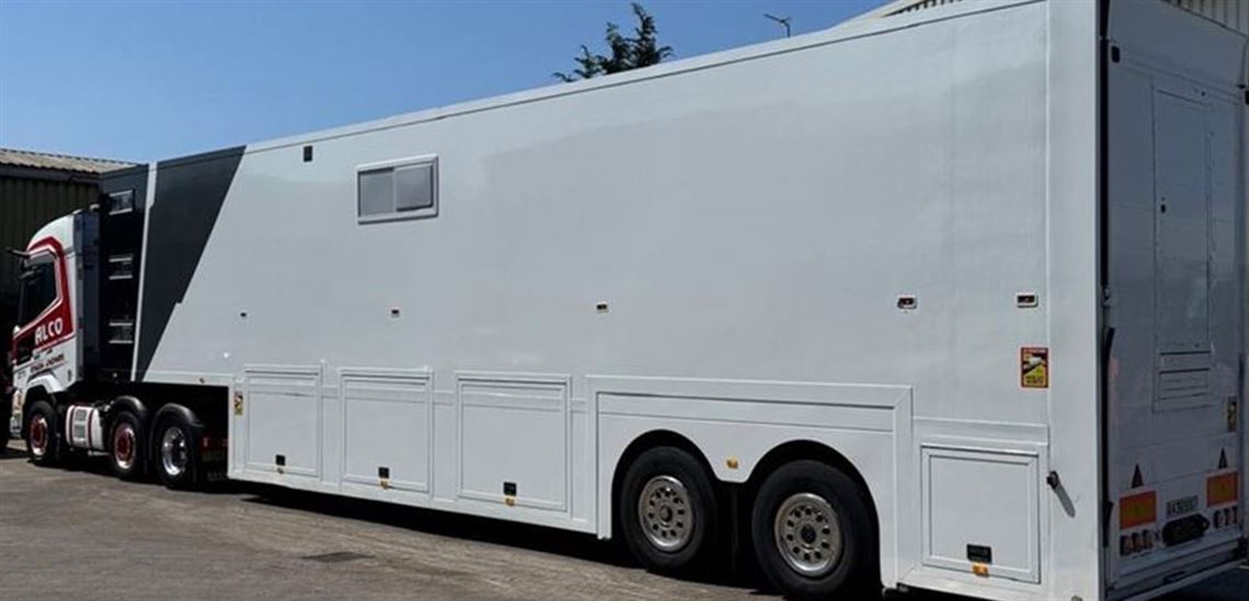 race-transporter-living-trailer