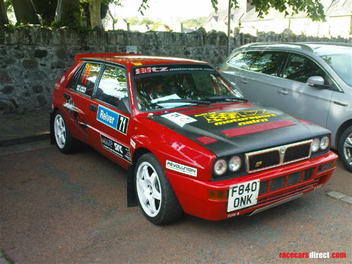 1989-lancia-delta-integrale-rally-car
