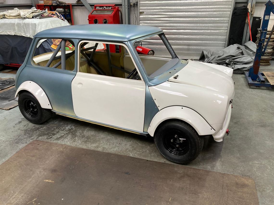 Racecarsdirect.com - Classic mini rolling shell