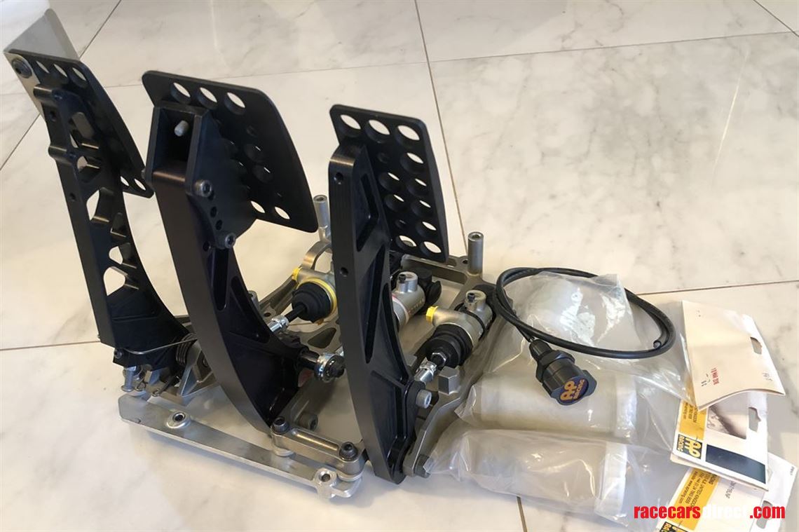 Racecarsdirect.com - AP Racing Pedal box