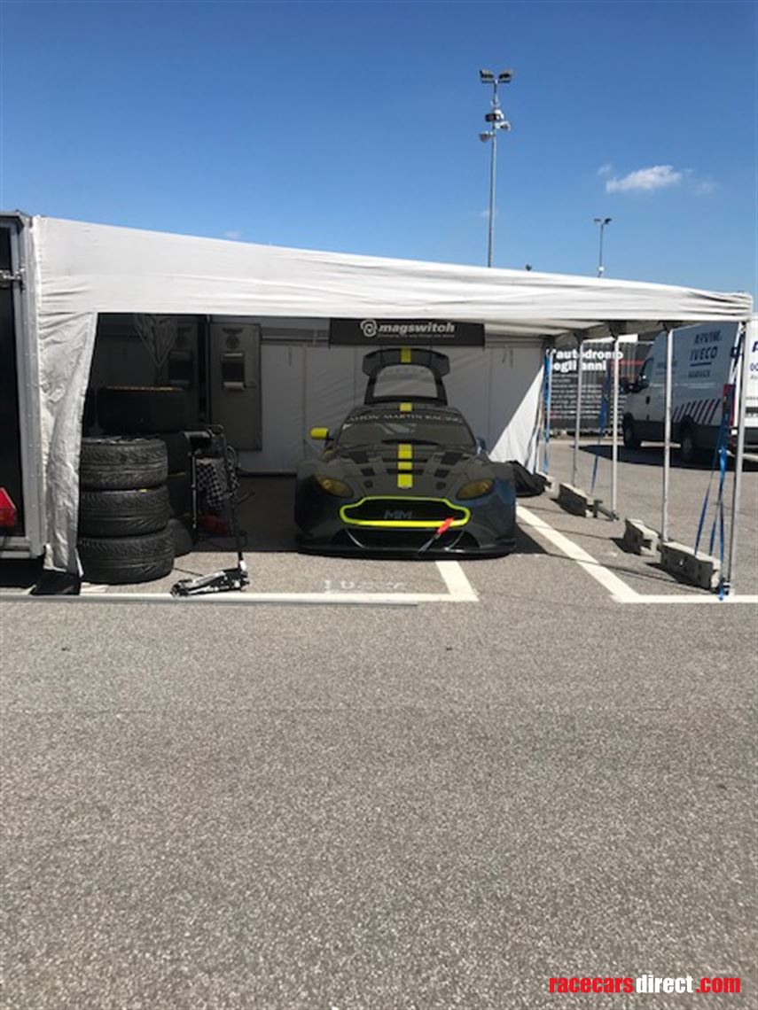 customized-black-alloy-race-trailer