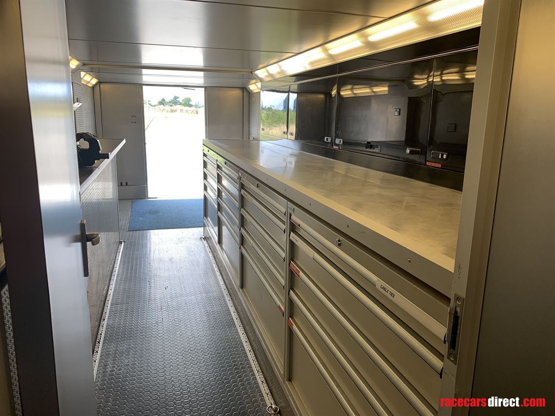 race-transporter---2-floors-officeaccommodati