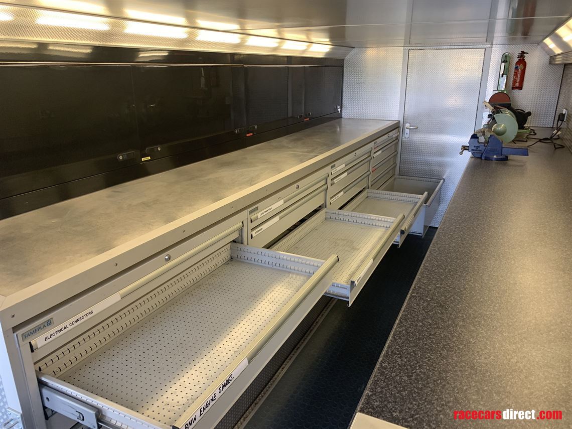 race-transporter---2-floors-officeaccommodati