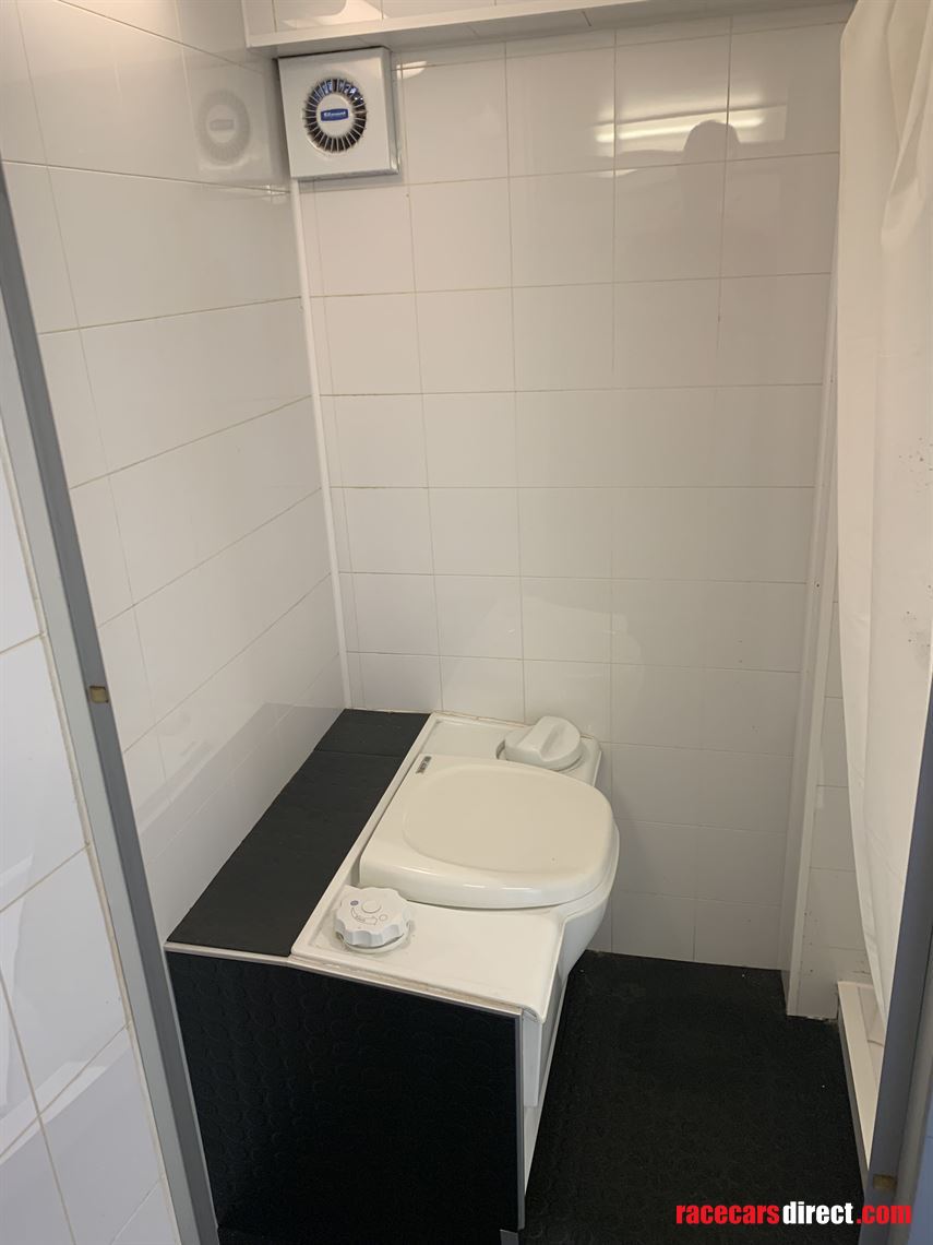 race-transporter---2-floors-officeaccommodati