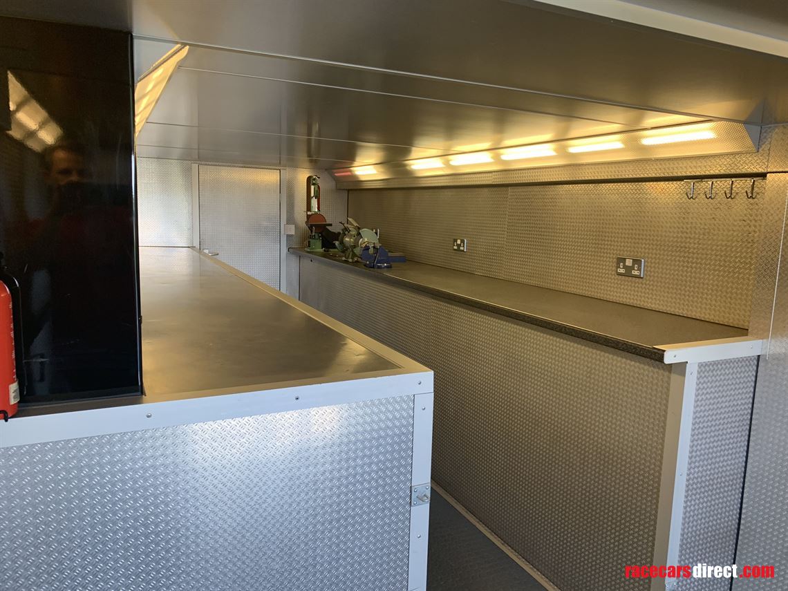 race-transporter---2-floors-officeaccommodati