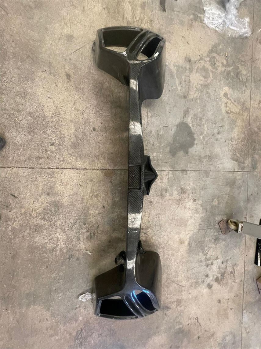 brand-new-radical-sportscars-carbonfibre-body