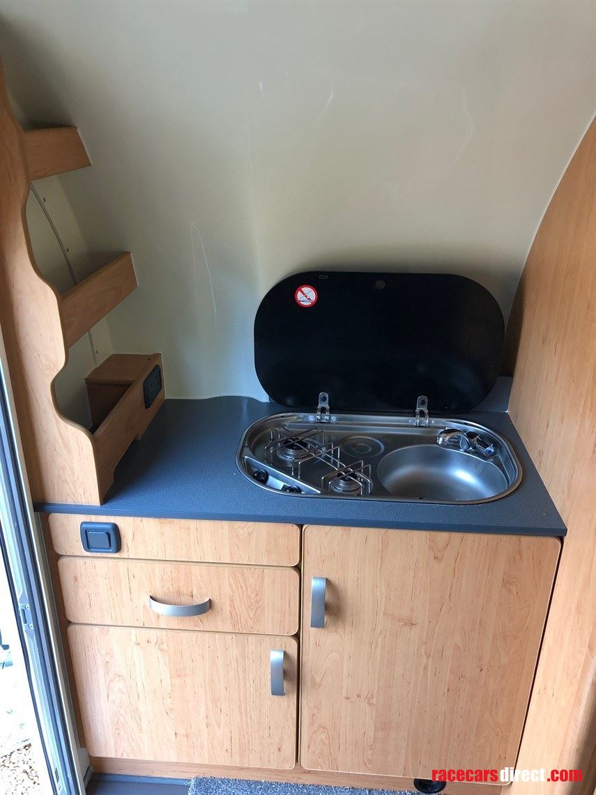 motorsport-trailer-accomodation-kitchen-showe