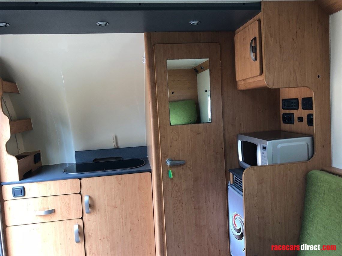 motorsport-trailer-accomodation-kitchen-showe