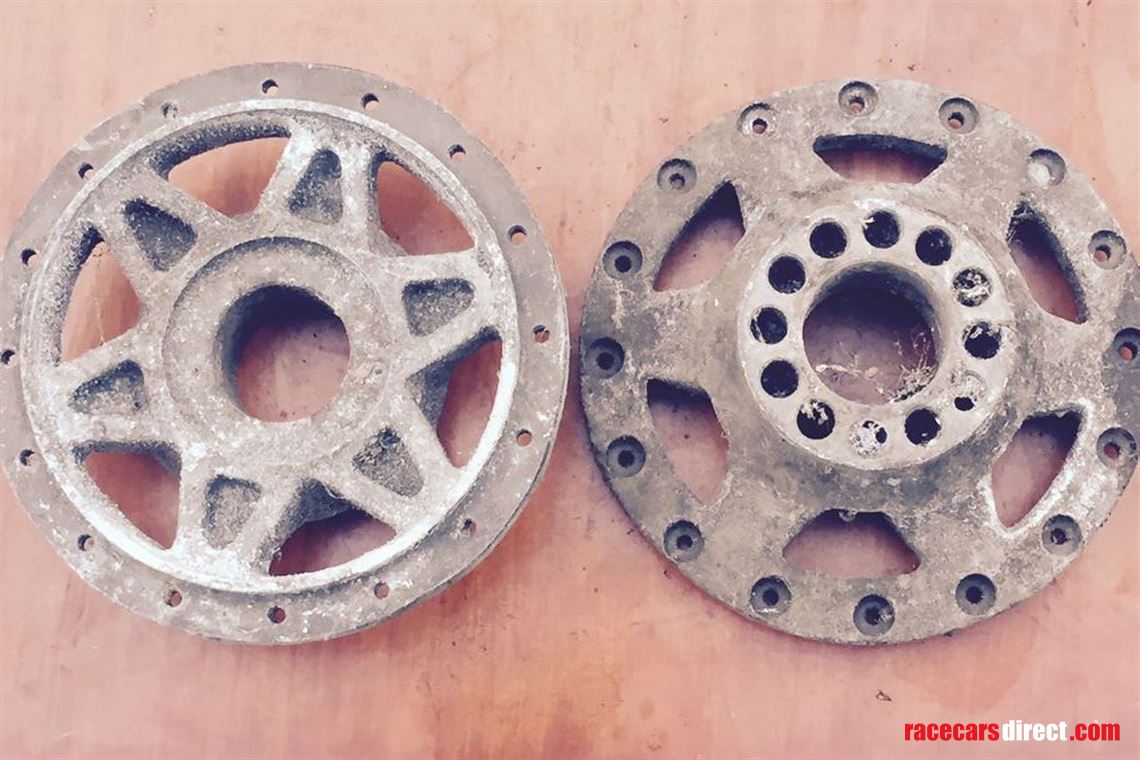 pair-magnesium-centrelock-wheel-centres