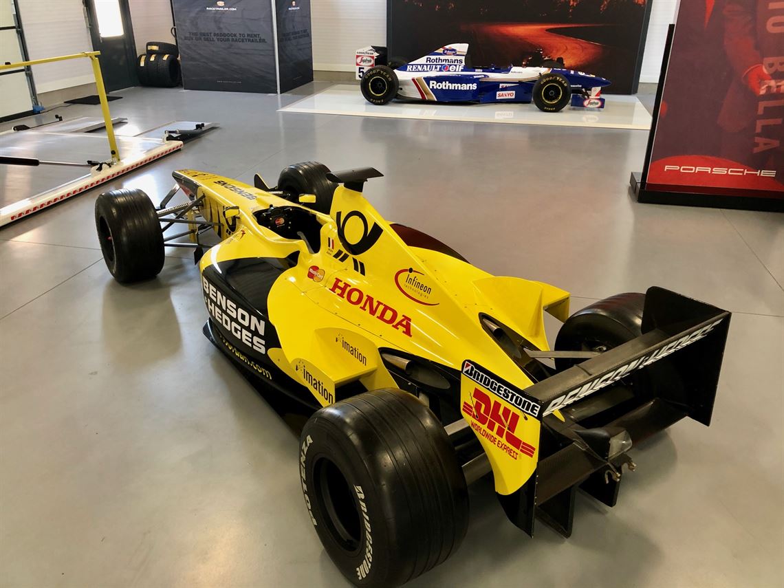 formula-one-jordan-ej11-show-car