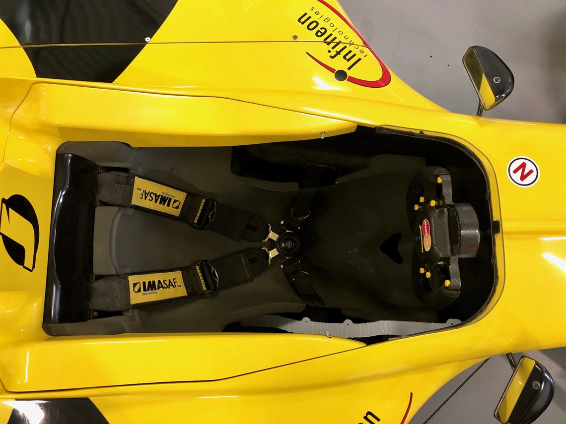 formula-one-jordan-ej11-show-car