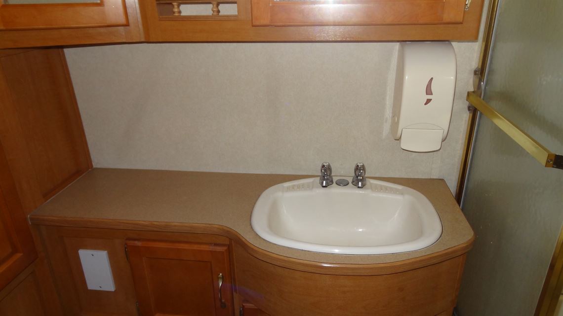 damon-challenger-chevrolet-american-motorhome