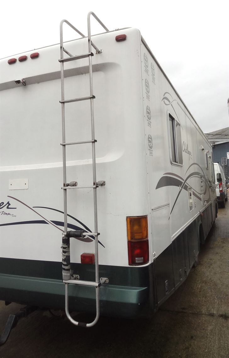 damon-challenger-chevrolet-american-motorhome