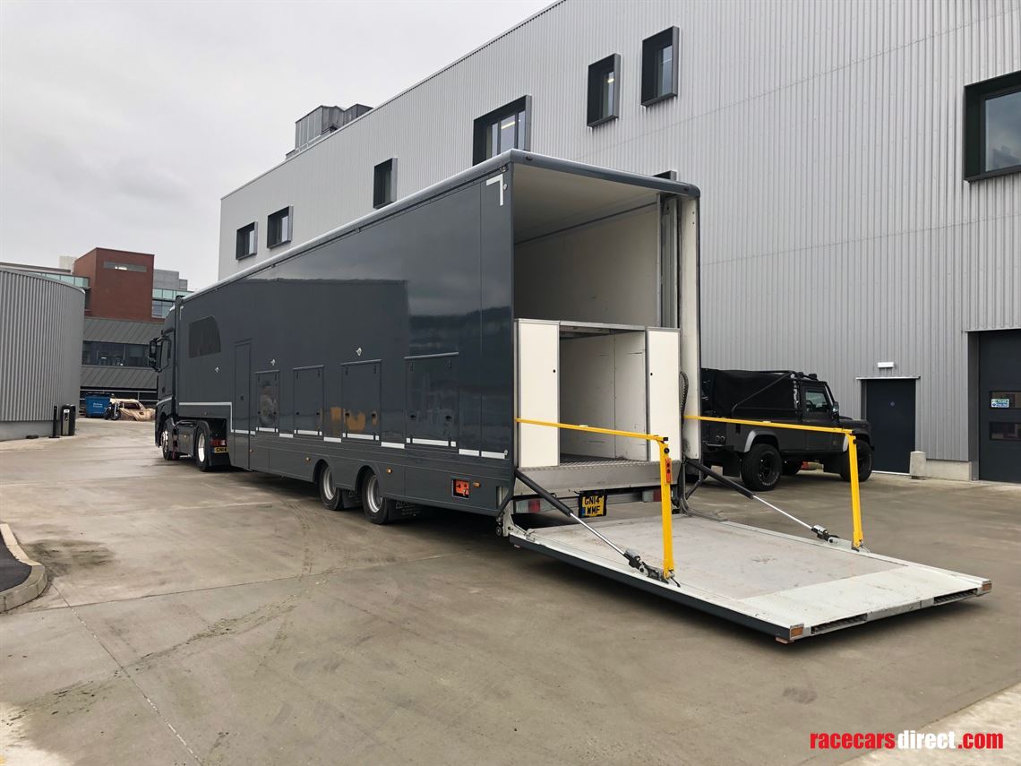 race-transporter-and-tractor-unit-with-awning