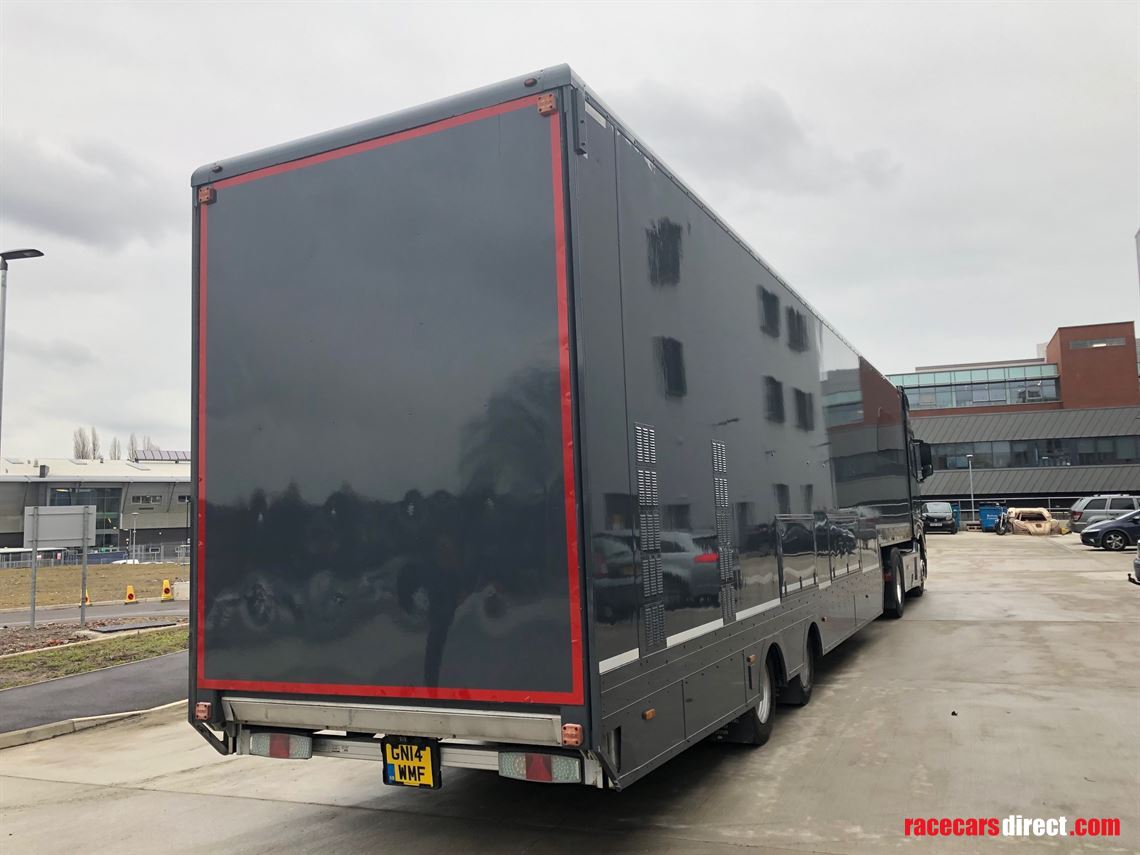 race-transporter-and-tractor-unit-with-awning