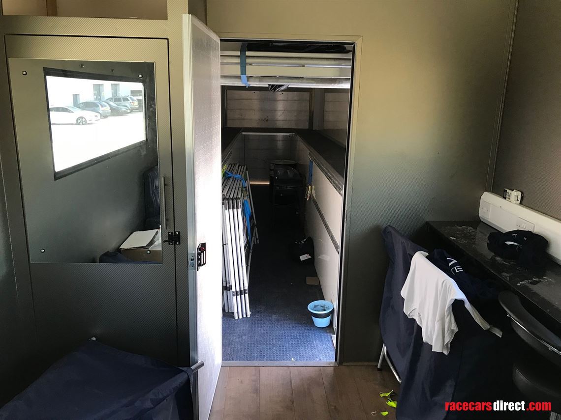 race-transporter-and-tractor-unit-with-awning