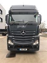 race-transporter-and-tractor-unit-with-awning