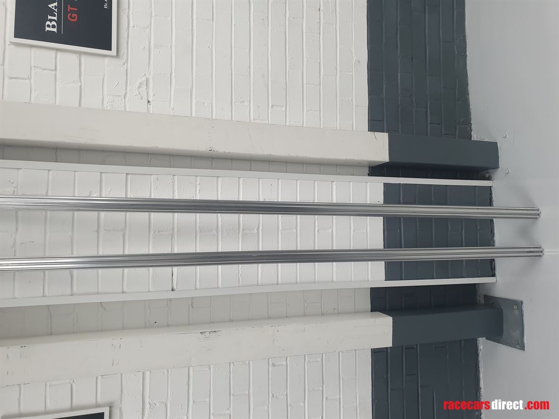 showtrax-style-pit-walling-frames