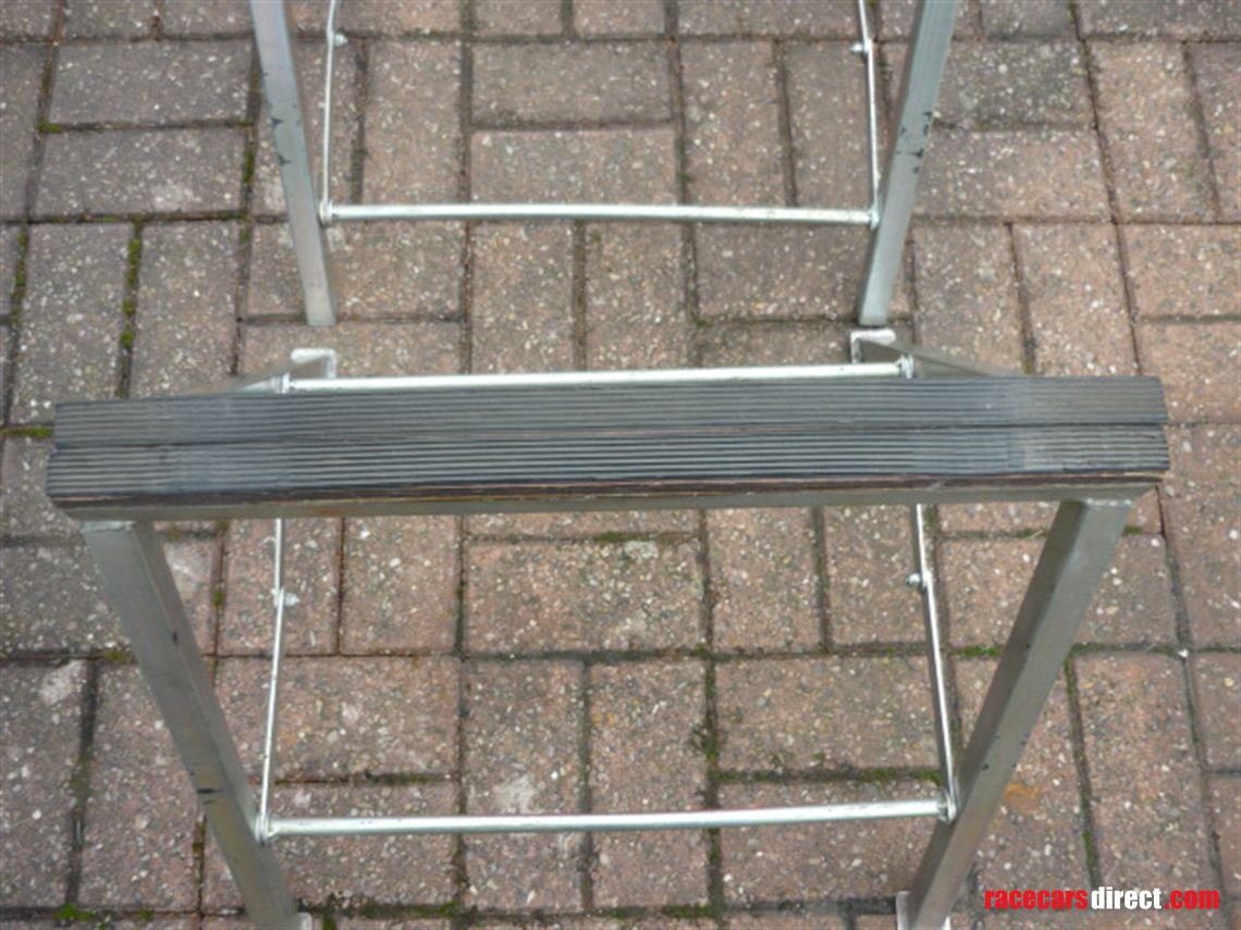 2-steel-chassis-stands