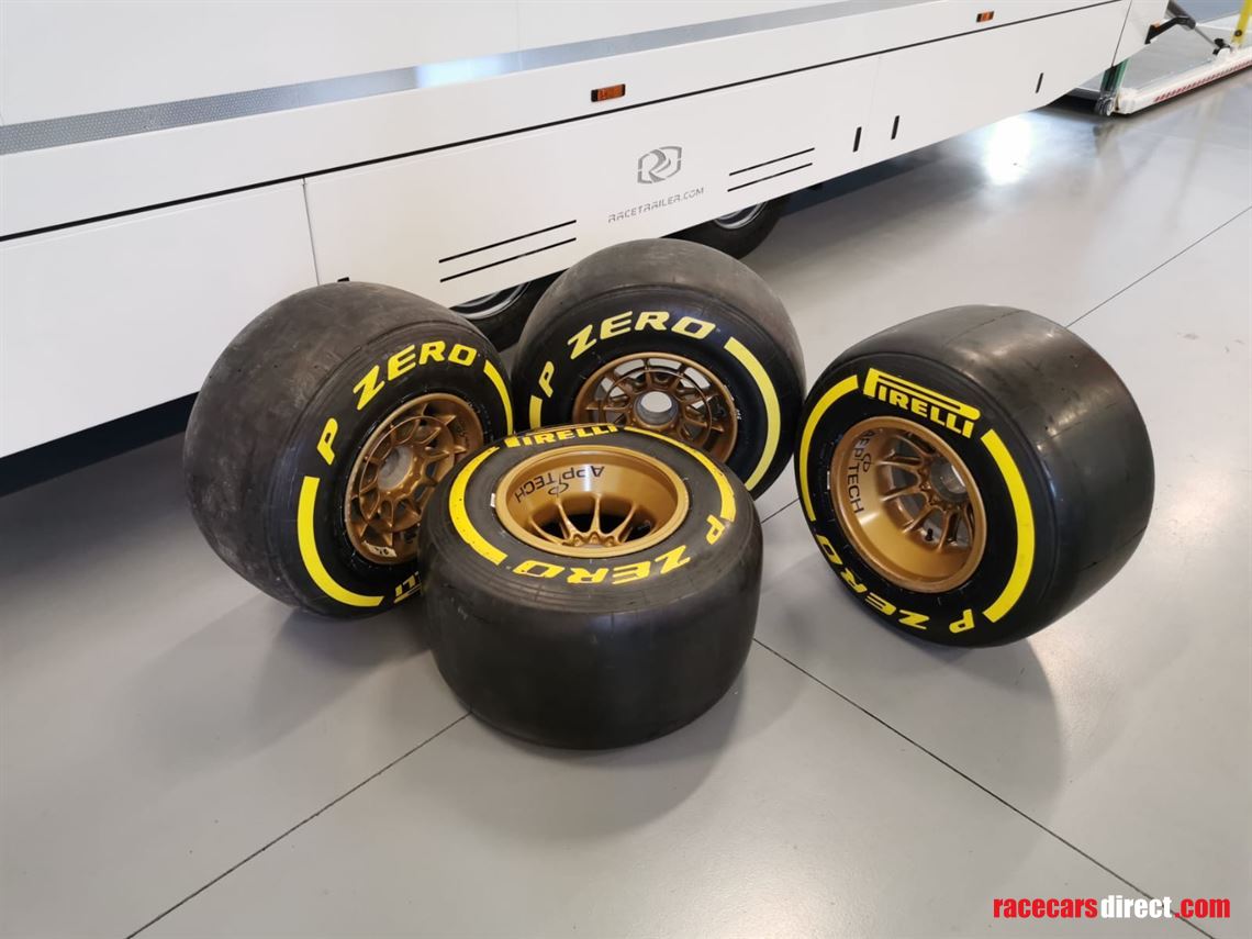 Racecarsdirect.com - Formula 1 wheel set