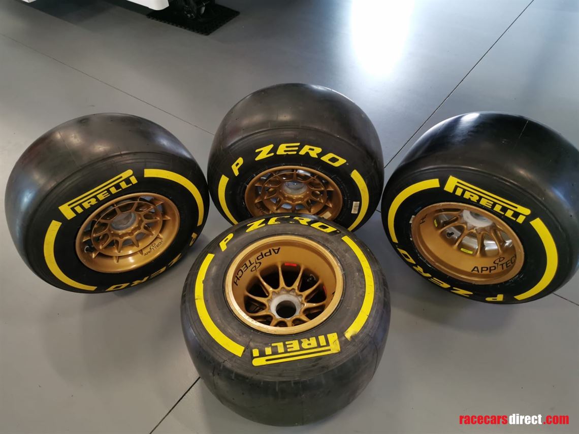 Racecarsdirect.com - Formula 1 wheel set