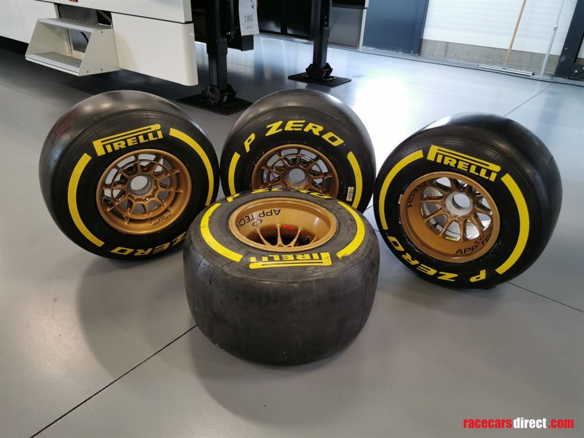 Racecarsdirect.com - Formula 1 wheel set