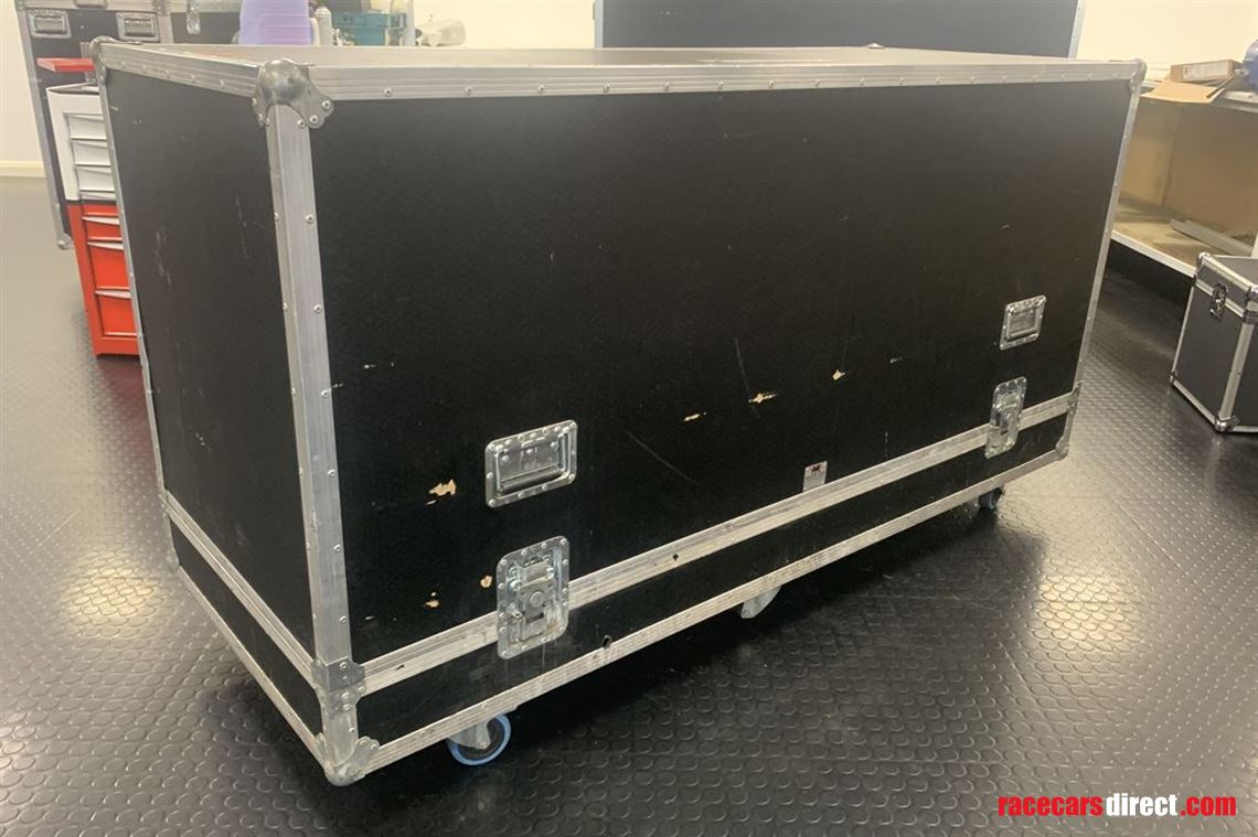 world-series-renault-team-catering-box