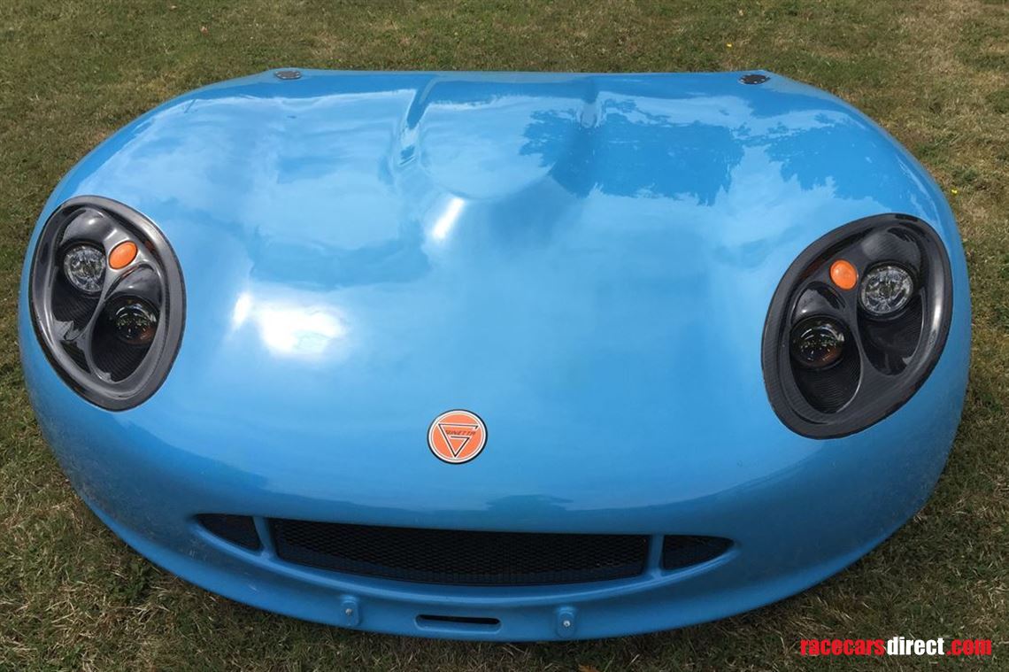 ginetta-g40-bonnet