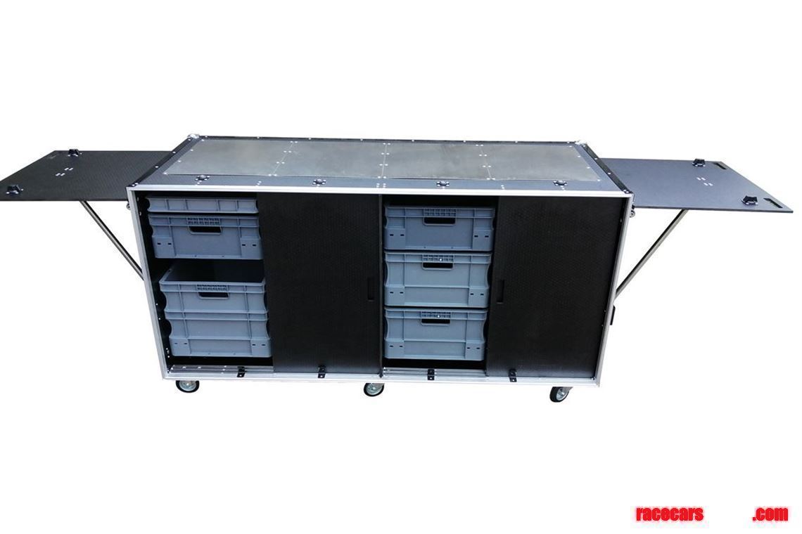 trailer-flight-case-with-fold-out-benches-vme