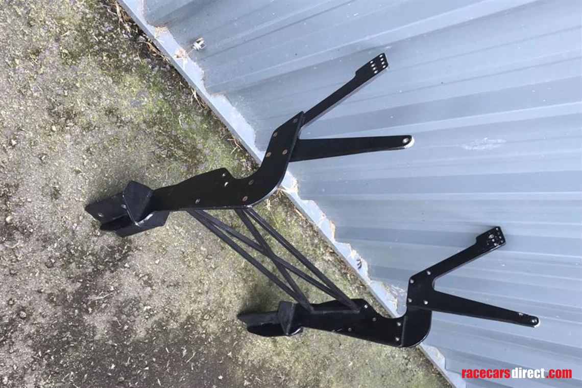 ferrari-458-challenge-rear-wing-support