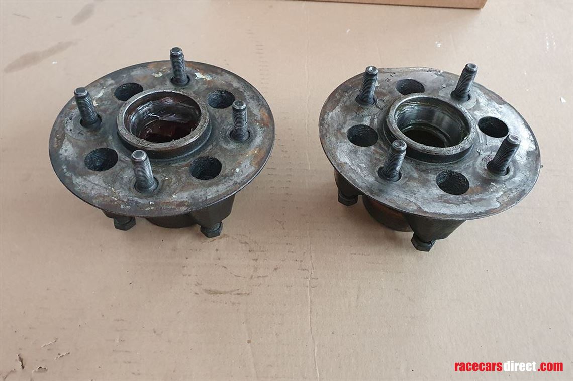 formula-ford-1600-triumph-type-front-hubs
