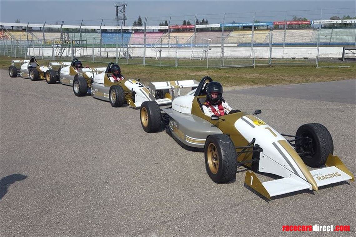 6x Formula König race car