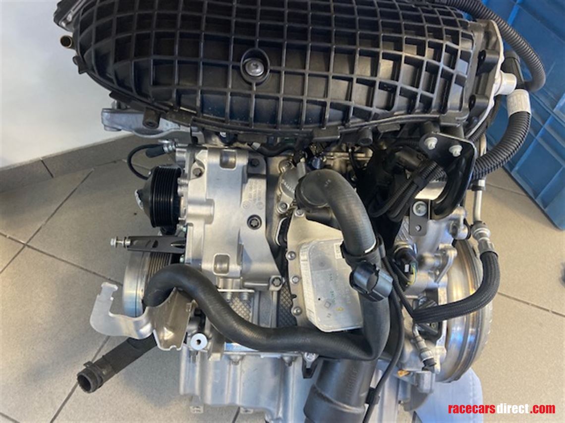 Racecarsdirect.com - BMW i8 Engine