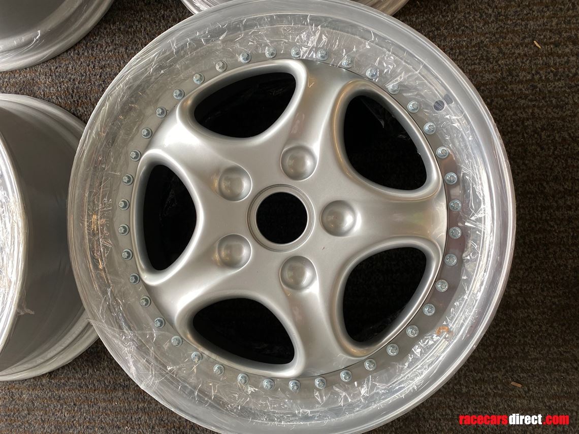 Racecarsdirect.com - Porsche 993 CUP 3.8 Speedline Center Lock Wheels