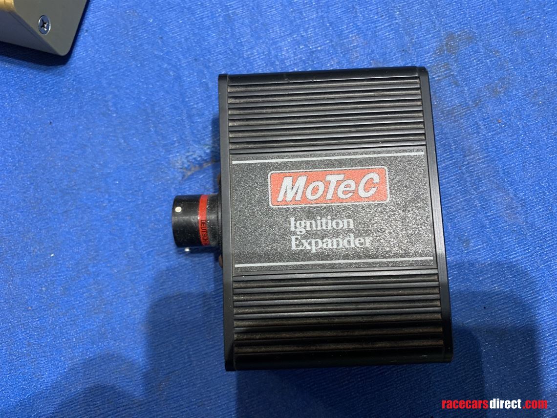 motec-m880-ecu-plus-parts