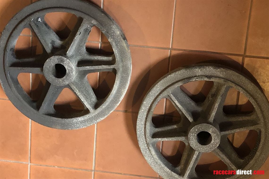 pair-magnesium-wheel-centre-castings--undrill