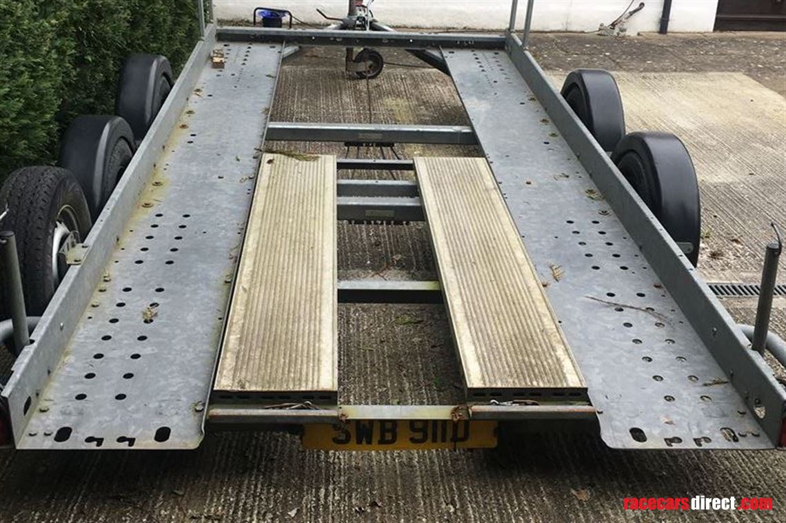 clean trailer with Aluminium ramps