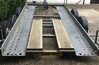 clean trailer with Aluminium ramps