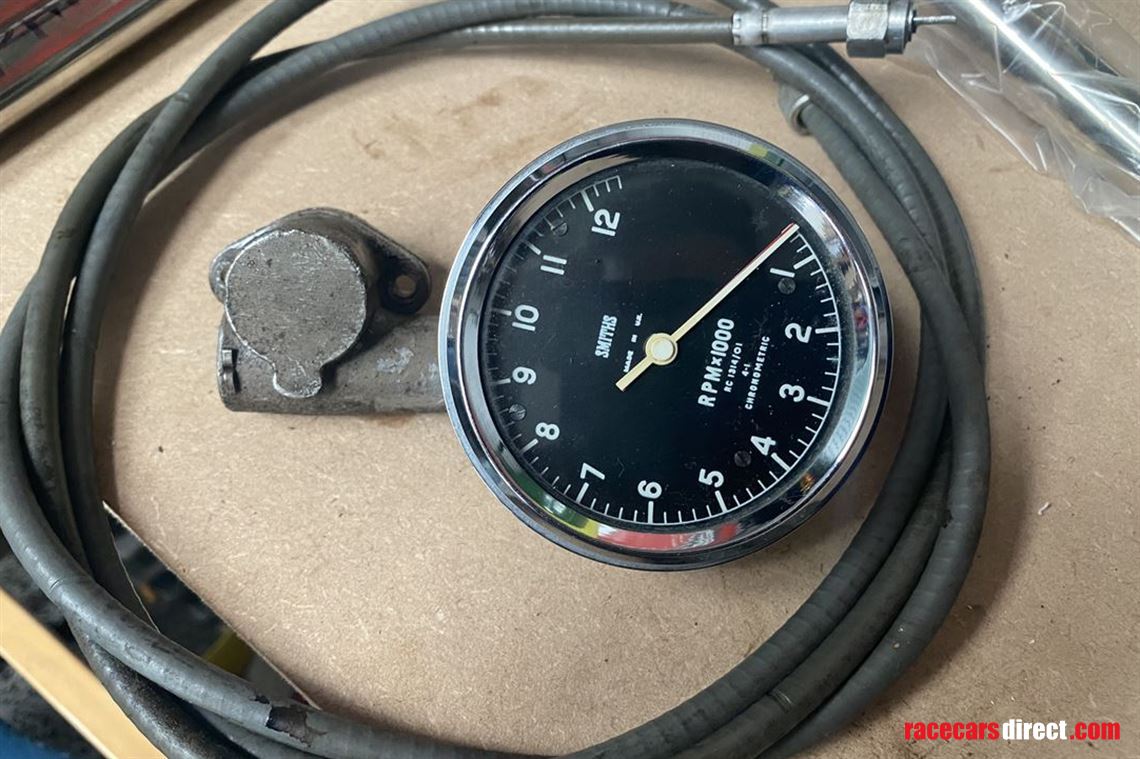 Racecarsdirect.com - Smiths mechanical rev counter with drive and cable