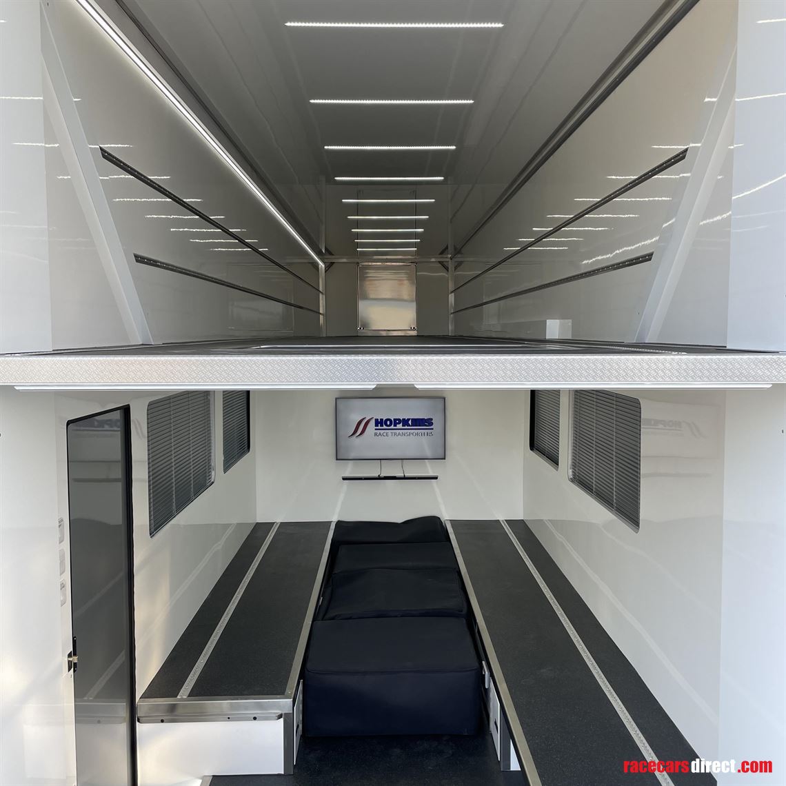 4-car-transporter-with-office-and-bathroom