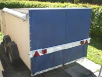 covered-4-wheel-trailer