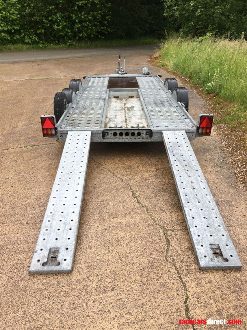 brian-james-c4-blue-1262202