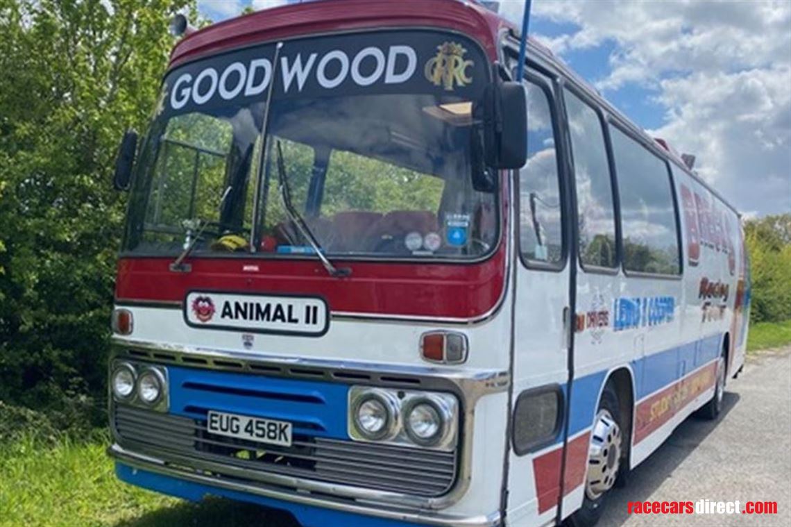 Racecarsdirect.com - Classic race bus with living