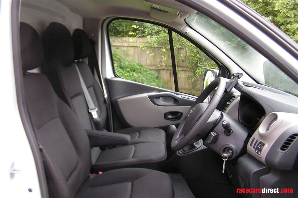 nissan-nv300-acenta-van-dci-2018-2800kg-33k-l