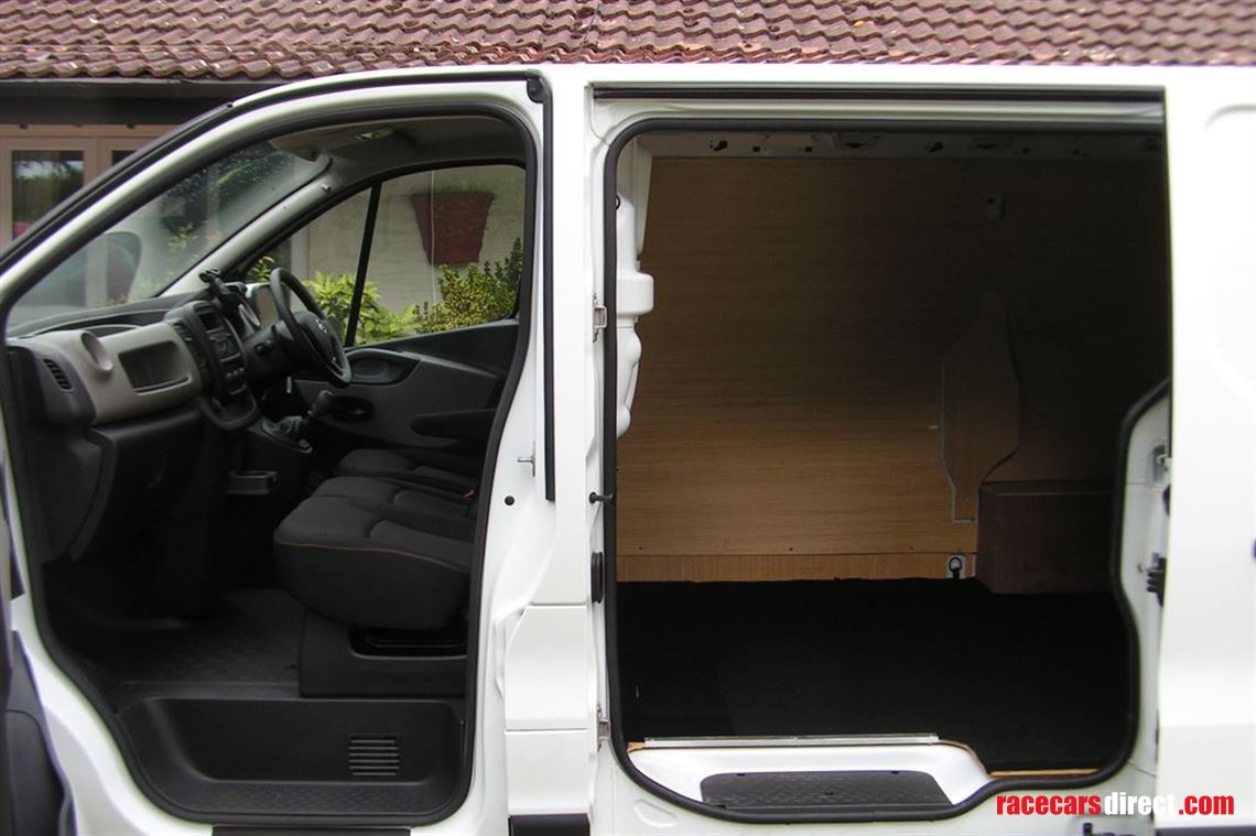 nissan-nv300-acenta-van-dci-2018-2800kg-33k-l