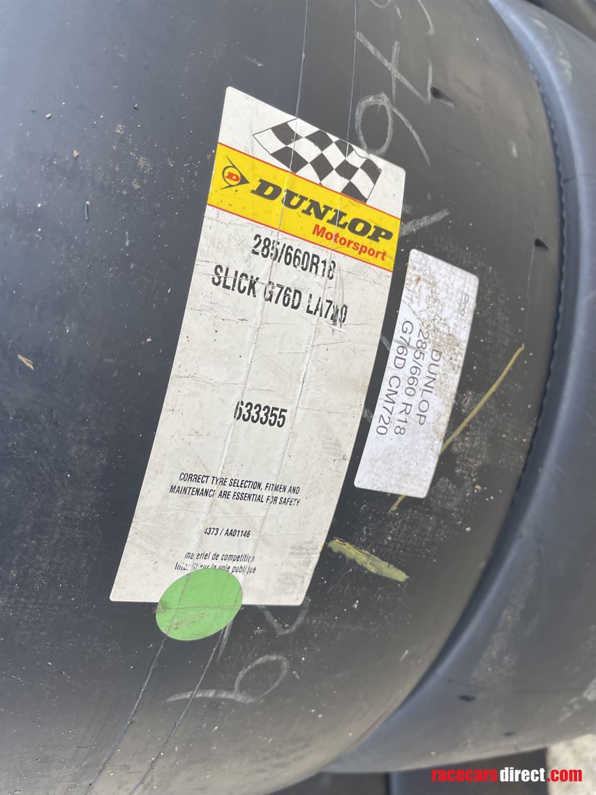 dunlop-28566018-new-slicks