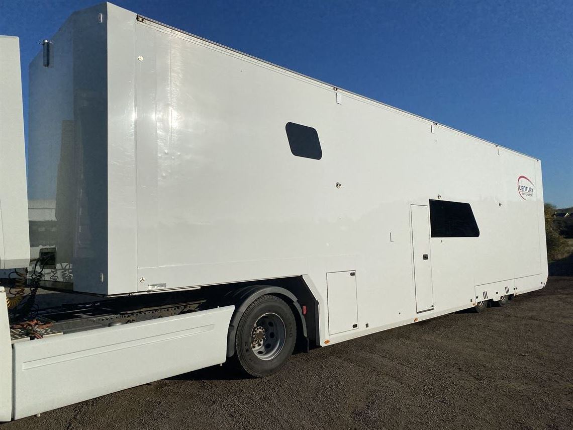 3-car-race-trailer-with-kitchen-and-living