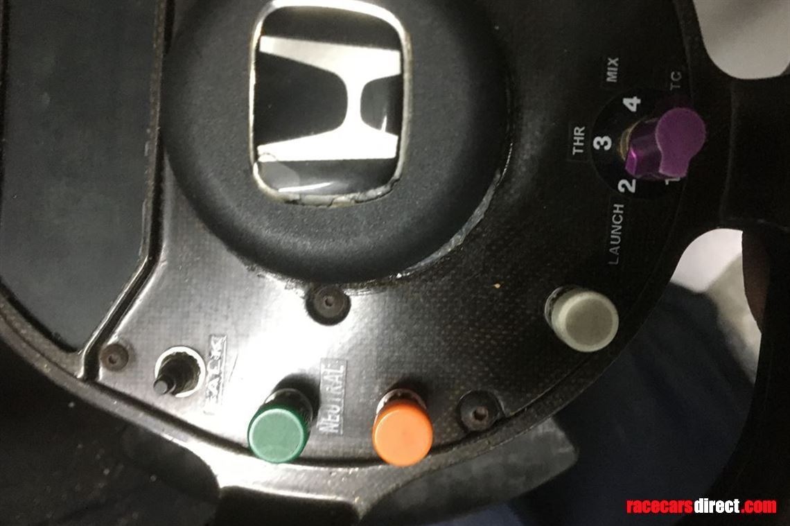 bar-99-f1-steering-wheel-villeneuve